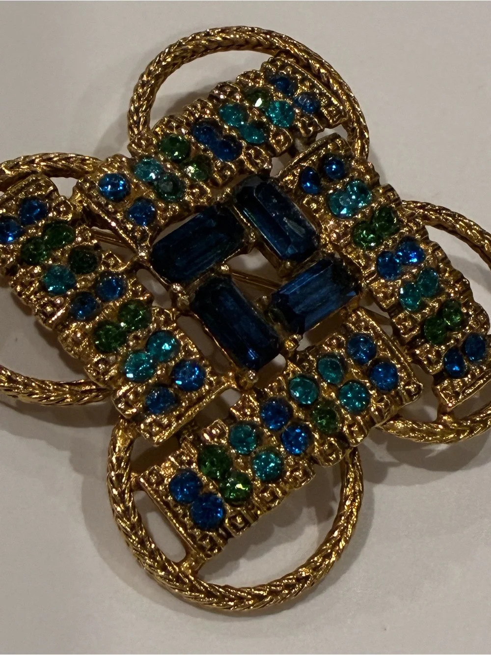 Beautiful Unique Design Vintage Florenza Rhinestone Brooch